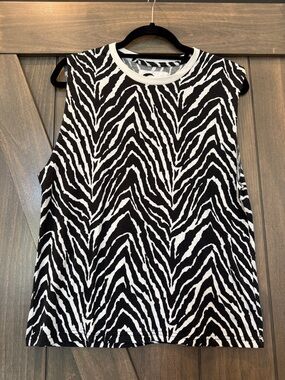 ZYIA Active Black & White Printed Activewear